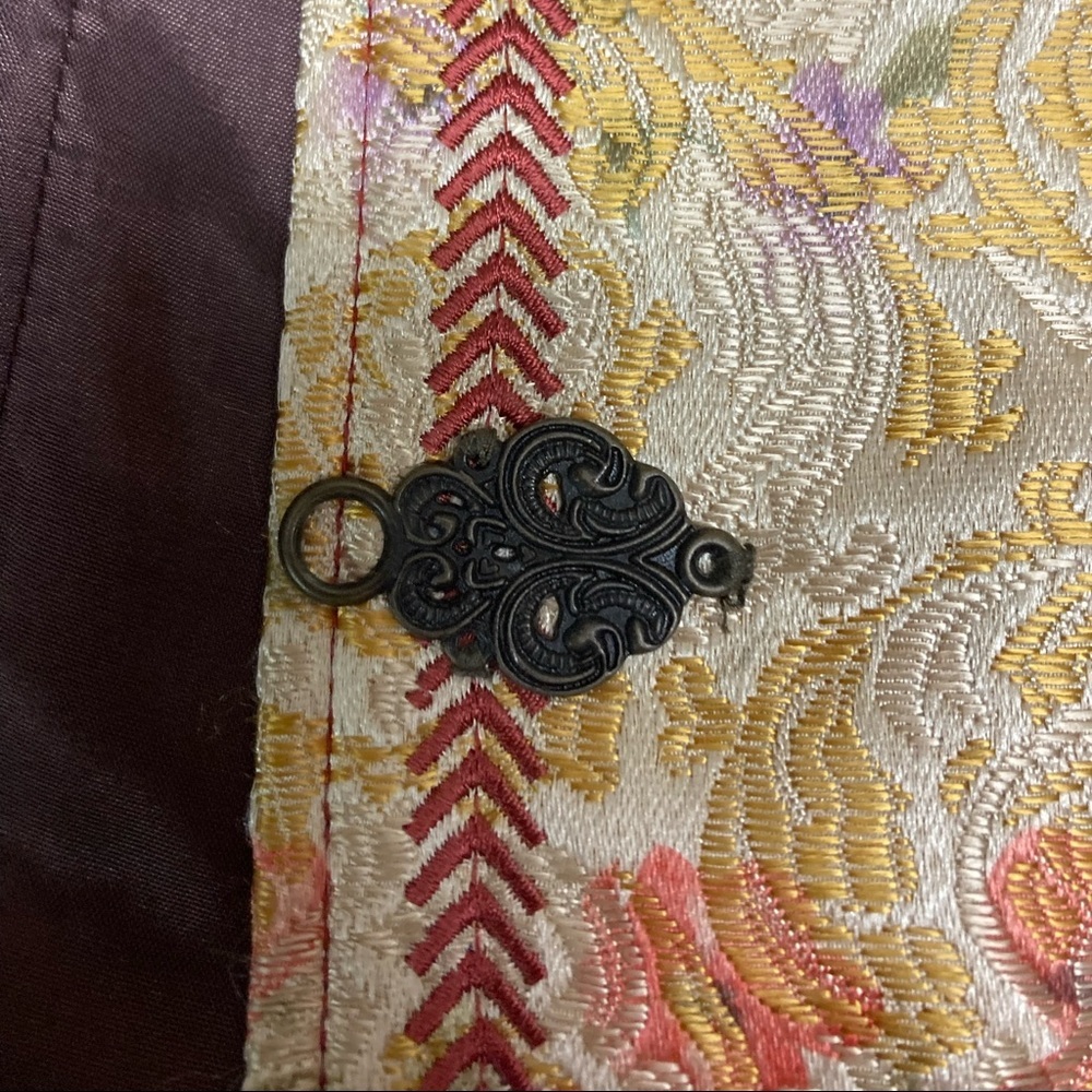 Vest - Picture 3 of 4